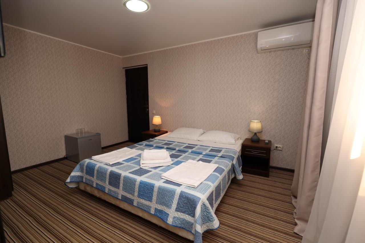 Hotel Capri Suchumi Zewnętrze zdjęcie