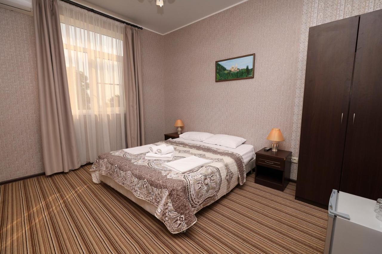 Hotel Capri Suchumi Zewnętrze zdjęcie