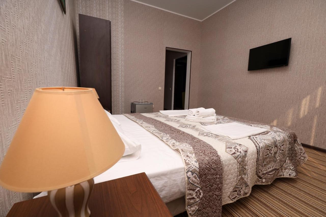 Hotel Capri Suchumi Zewnętrze zdjęcie