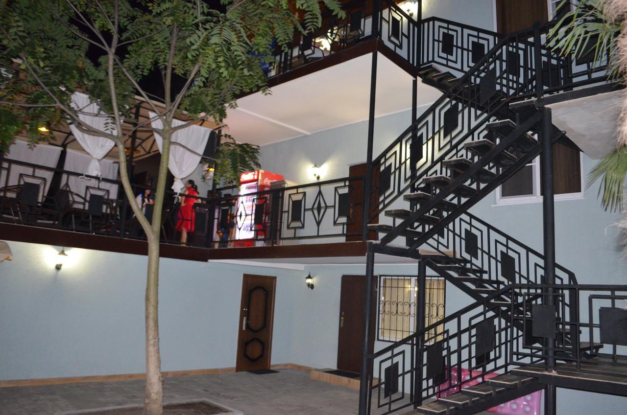 Hotel Capri Suchumi Zewnętrze zdjęcie
